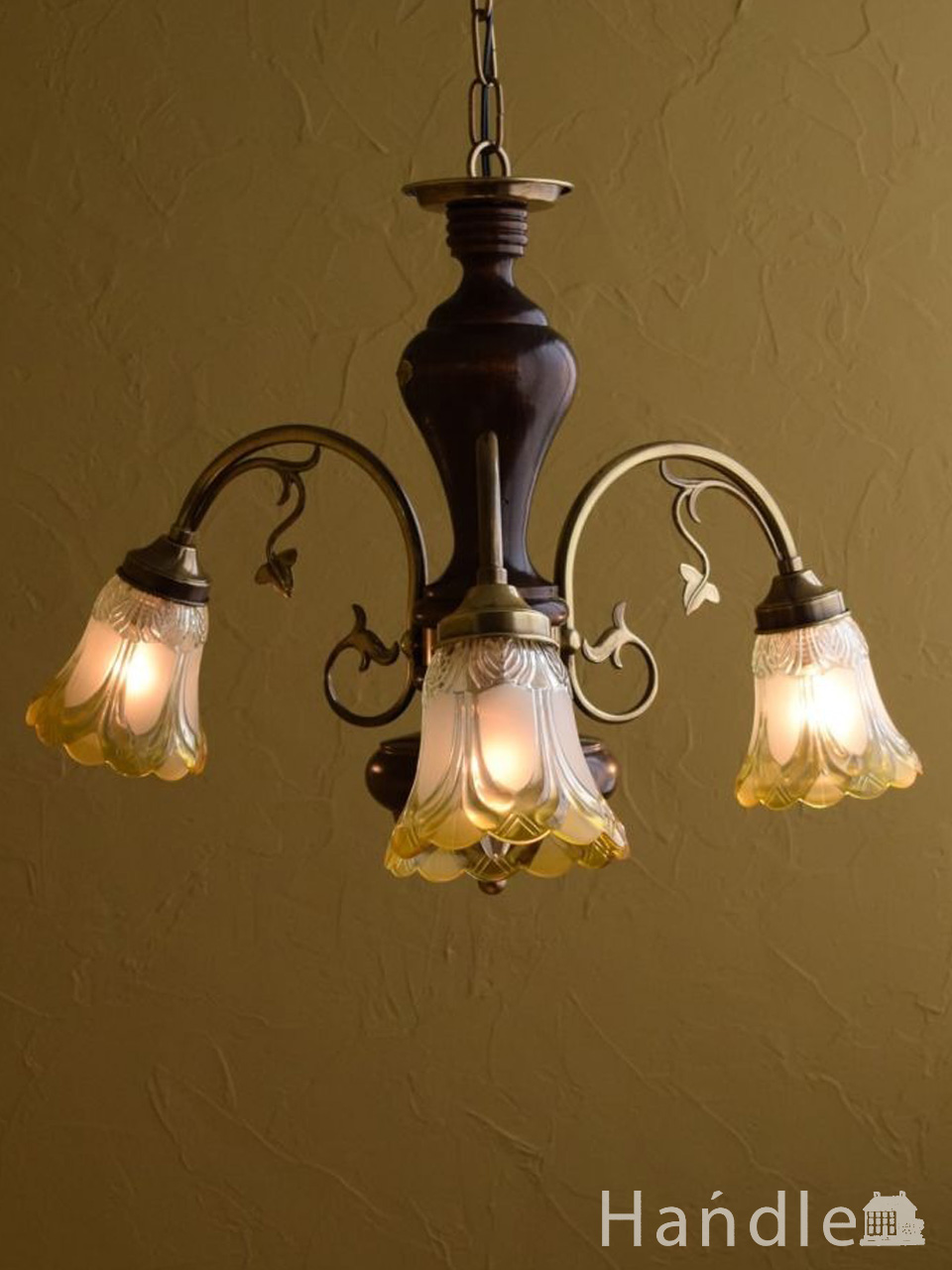 イタリア生まれのおしゃれな木製3灯シャンデリア（E17電球付）(cr