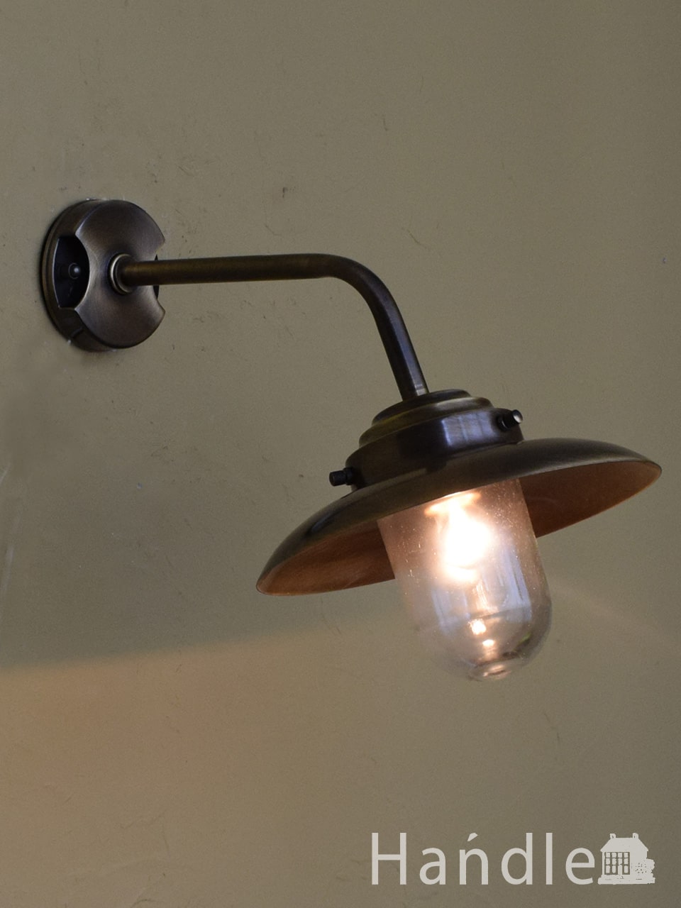 アンティーク調のエクステリアランプ、ガラスカバーが付いたおしゃれな