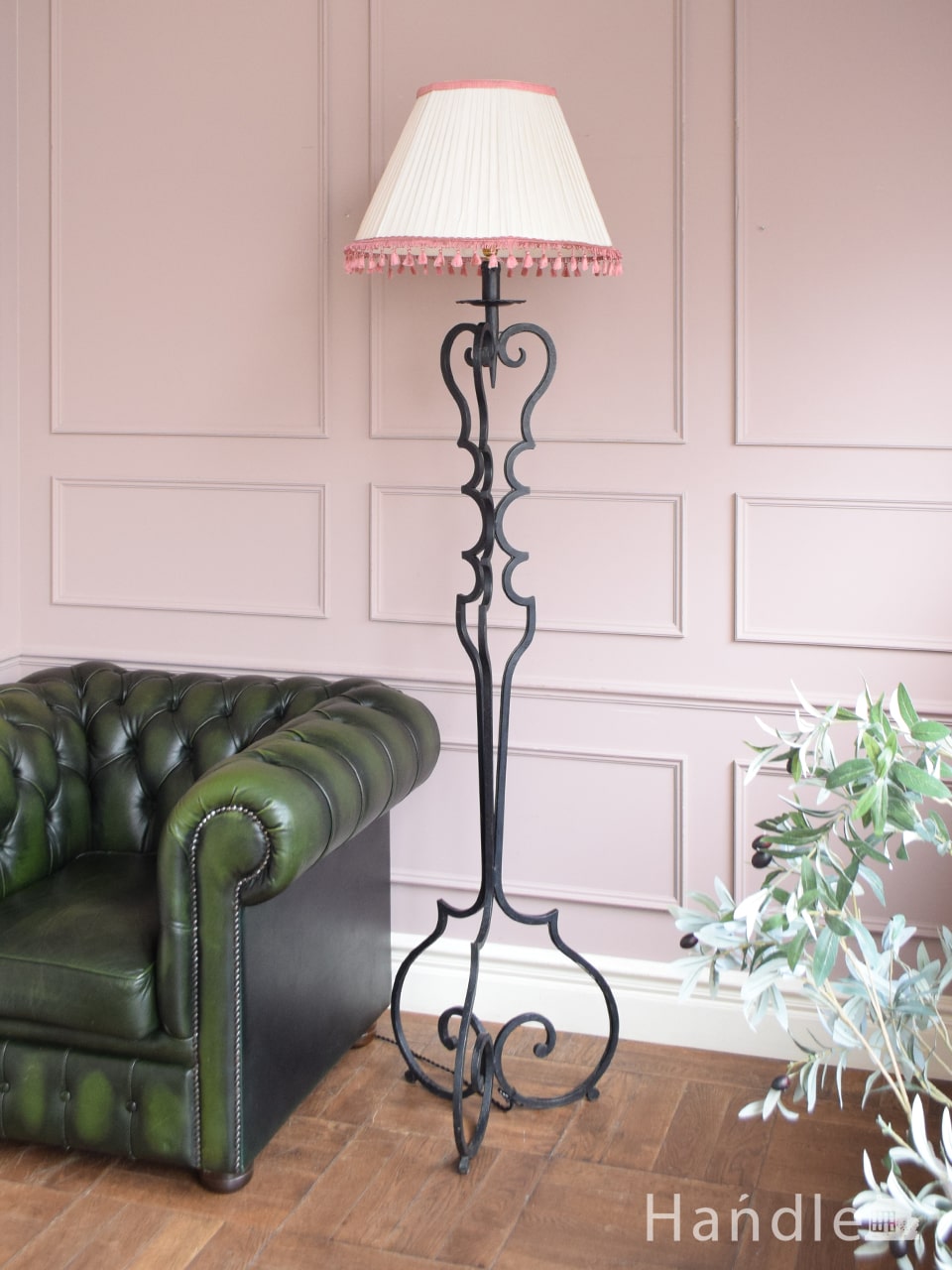 ツイストが美しいアンティークの間接照明、ミニサイズのフロアランプ
