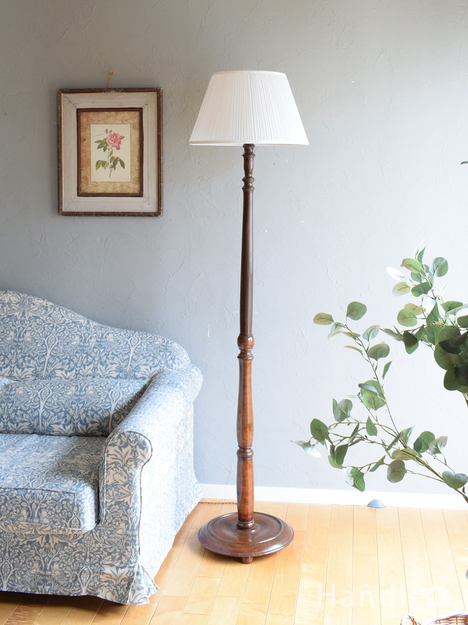 フレンチスタイルを楽しむ アンティークのフロアランプ フリンジ