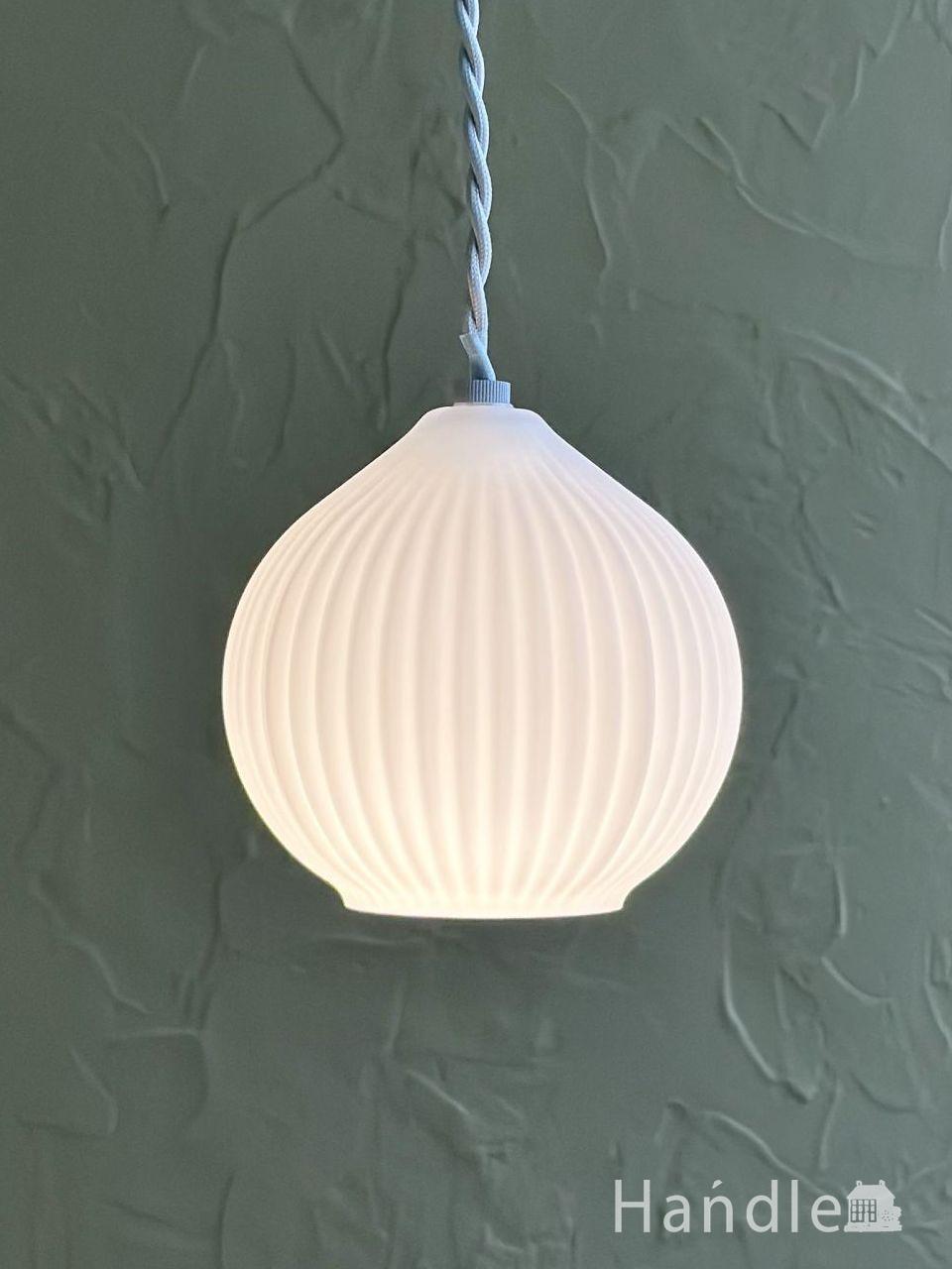 アップルグリーンのフリルガラスのペンダントライト（コード