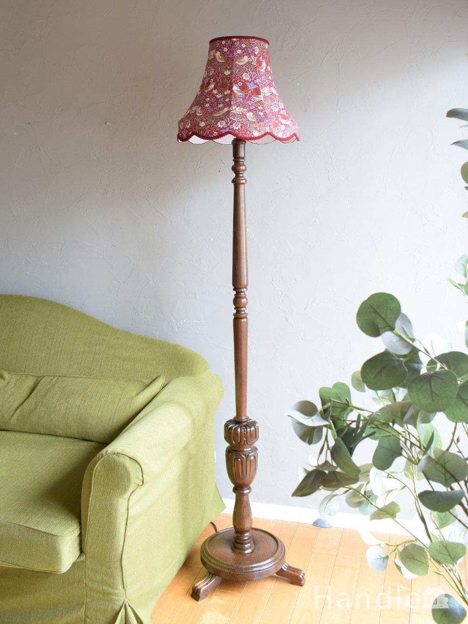 英国輸入のスタンドライト、ツイストが美しいアンティークフロアランプ