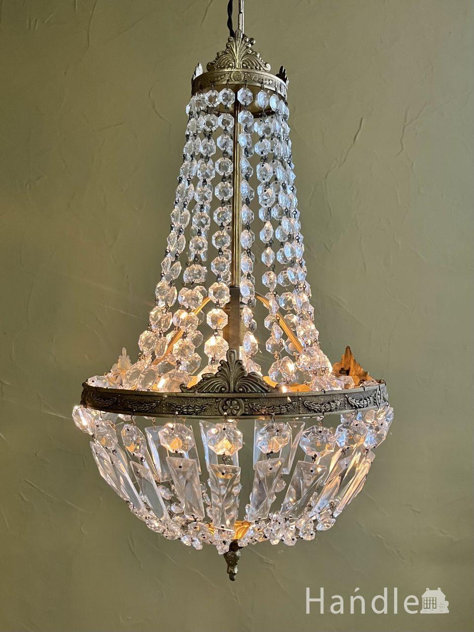 お花のモチーフが可愛い、お部屋を華やかに照らすフラワーシャンデリア