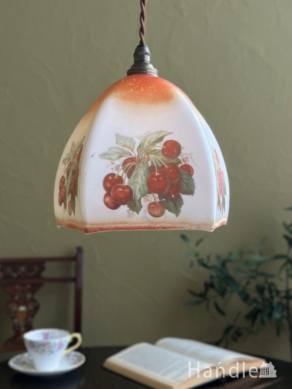 フランスのアンティーク照明、ピンクのミルクガラスのペンダントライト