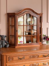 英国アンティークの扉付き本棚、ステンドグラスが美しいガラス