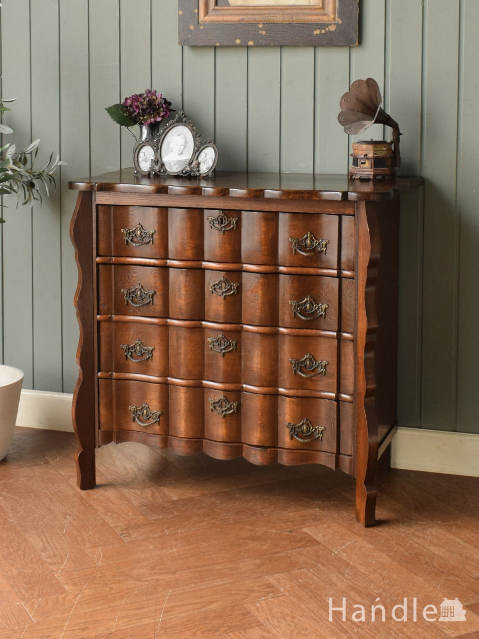 カントリースタイルのアンティーク家具、パイン材の可愛いチェスト(k