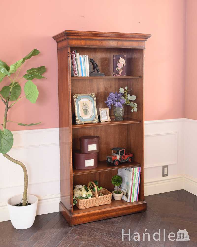 イギリスで見つけたアンティークの収納家具、美しいブックシェルフ