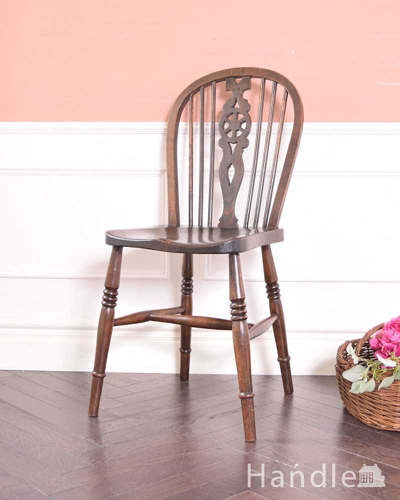 オシャレな透かし彫りの背もたれのキッチンチェア、アンティークの板座