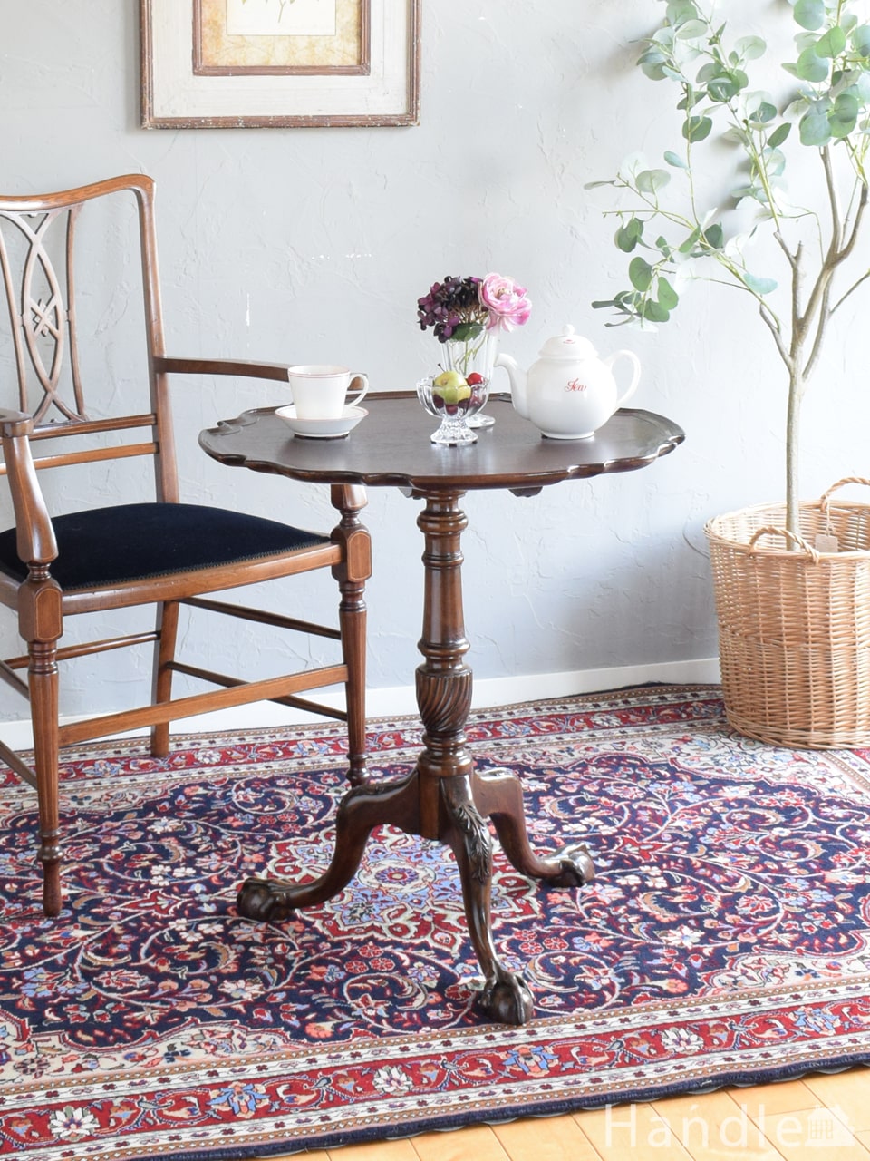 英国のアンティーク家具、マホガニー材の杢目が美しいサイドテーブル(q