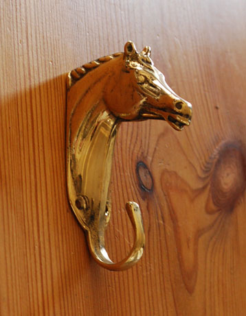 イタリアから届いたおしゃれなフック、馬モチーフの真鍮製フック（ビス