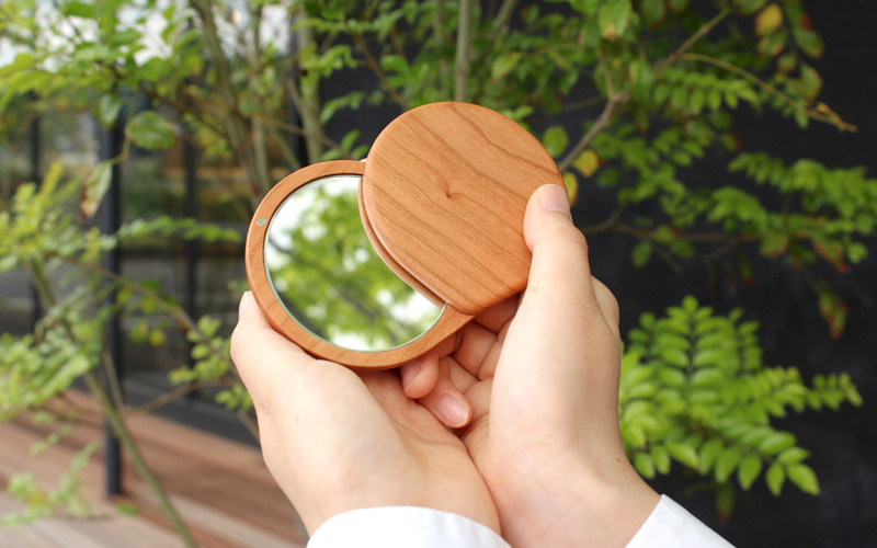 Compact Mirror | 名入れギフト・木製デザイン雑貨の直営店｜Hacoa