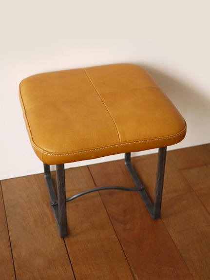 レザーロースツール キャメル W32×D32×H30cm（家具）｜Madu（マディ