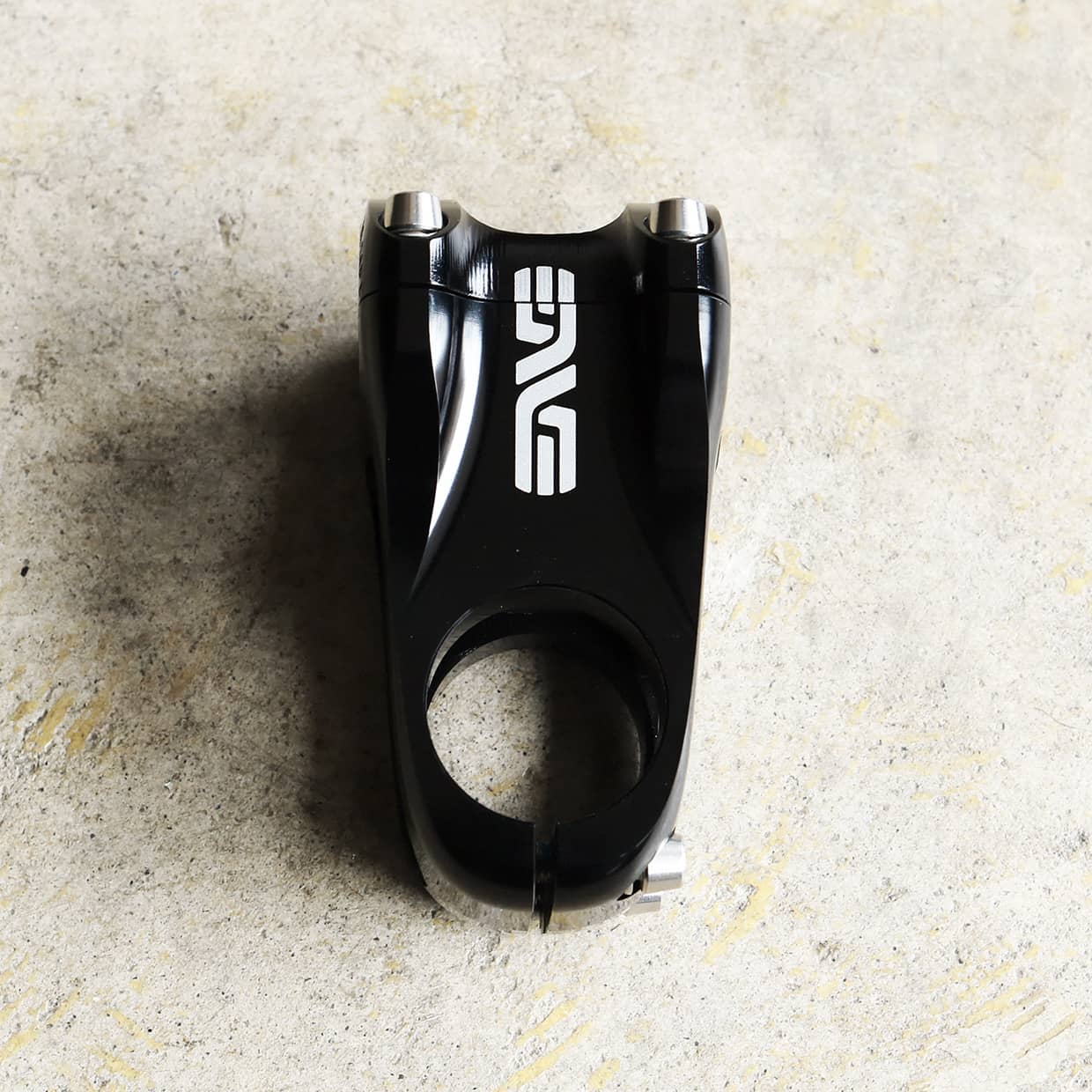 Enveの技術を（ちょっと）お手頃価格で。Enveのアロイマウンテンステム