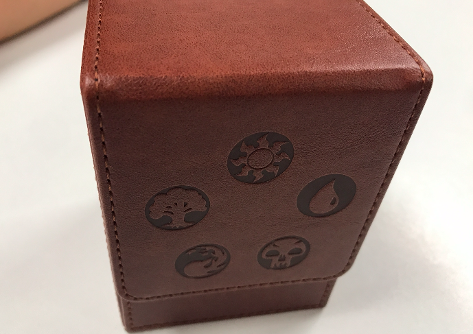 抽選100名の公式の限定デッキケースレビュー！本革！ | 速攻MTG