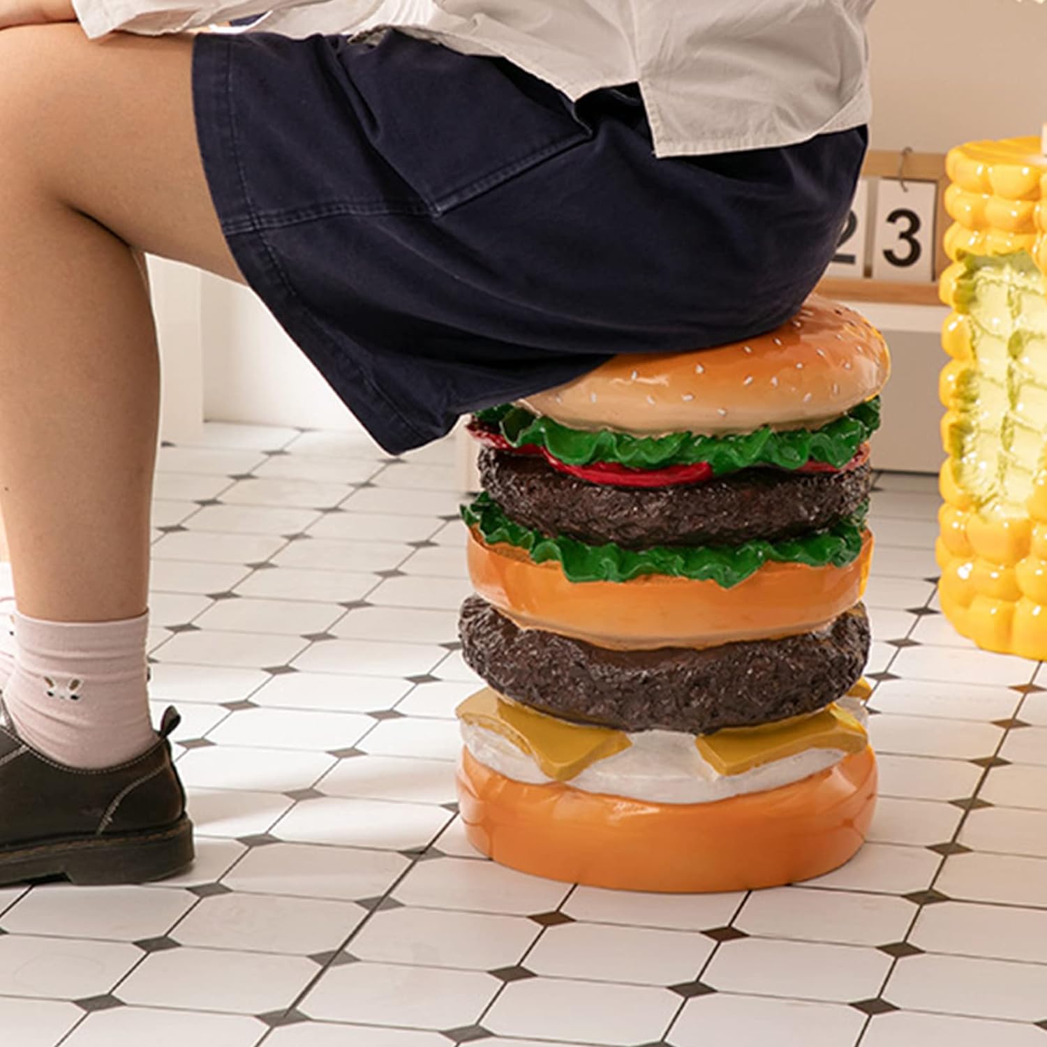 ハンバーガーのイスいーっすね！（サイドテーブルとしても！） – HATCH