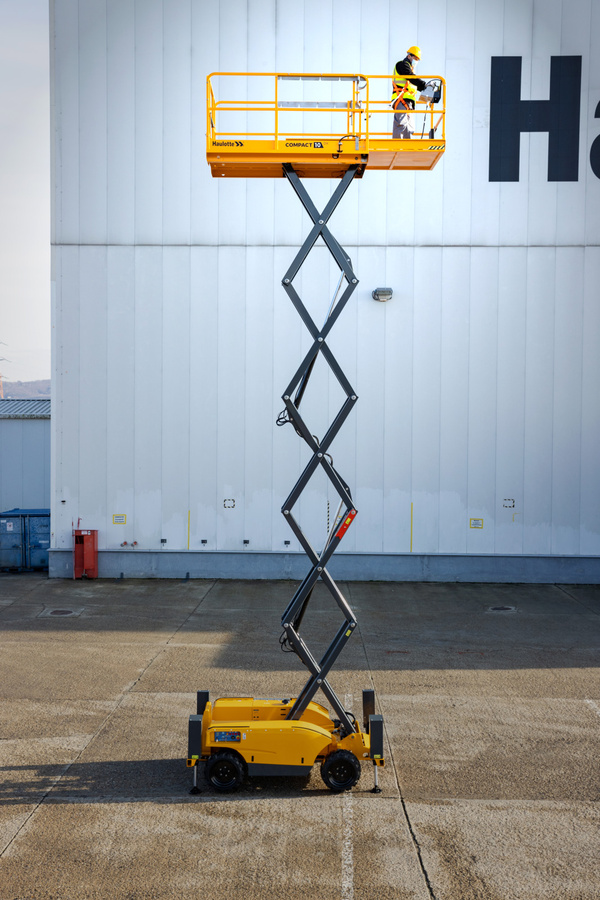 シザースリフト Compact 10 DX | Haulotte Japan