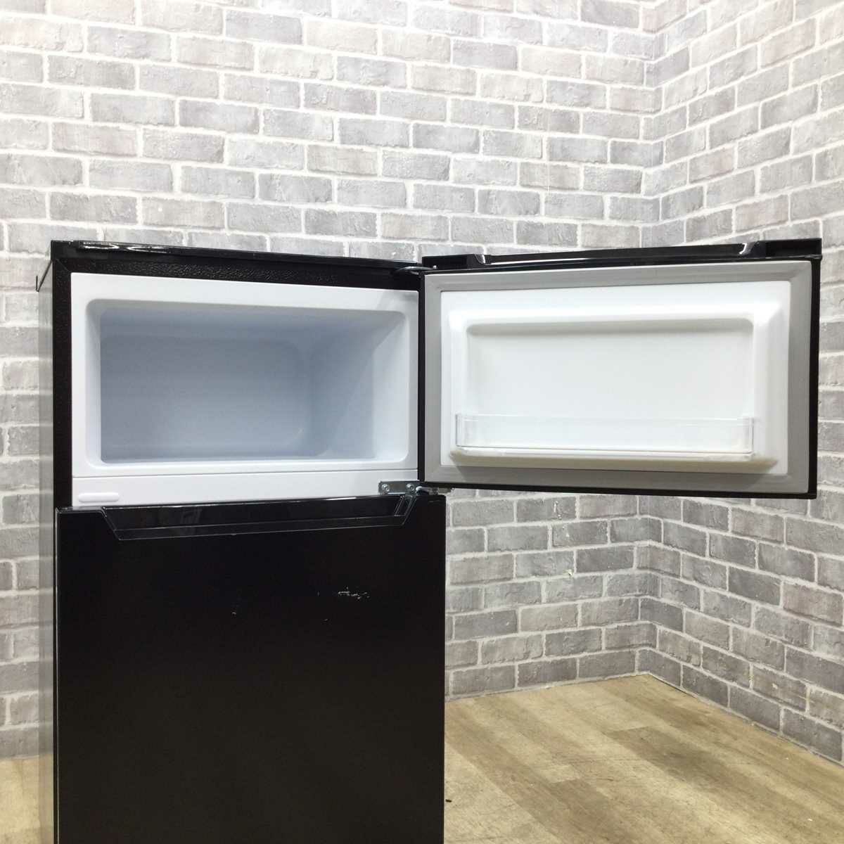 ヤマダ電機 REFAGE 冷蔵庫 2ドア 87L 右開き ブラック YRZC09LK 2023年