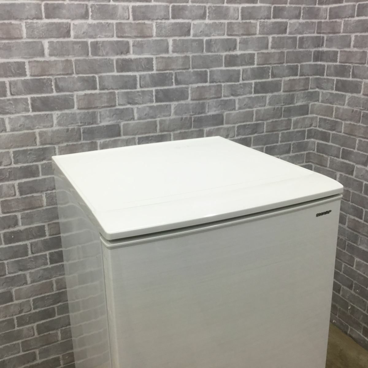 シャープ 冷蔵庫 2ドア 137L どっちもドア SJ-D14D-W 2018年製