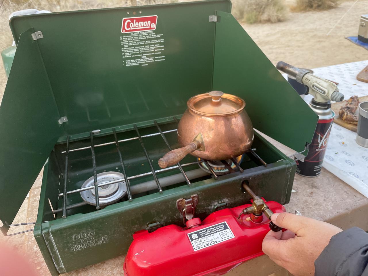 コールマン製ツーバーナーおすすめ6選！ ガス缶式とガソリン式の違いも