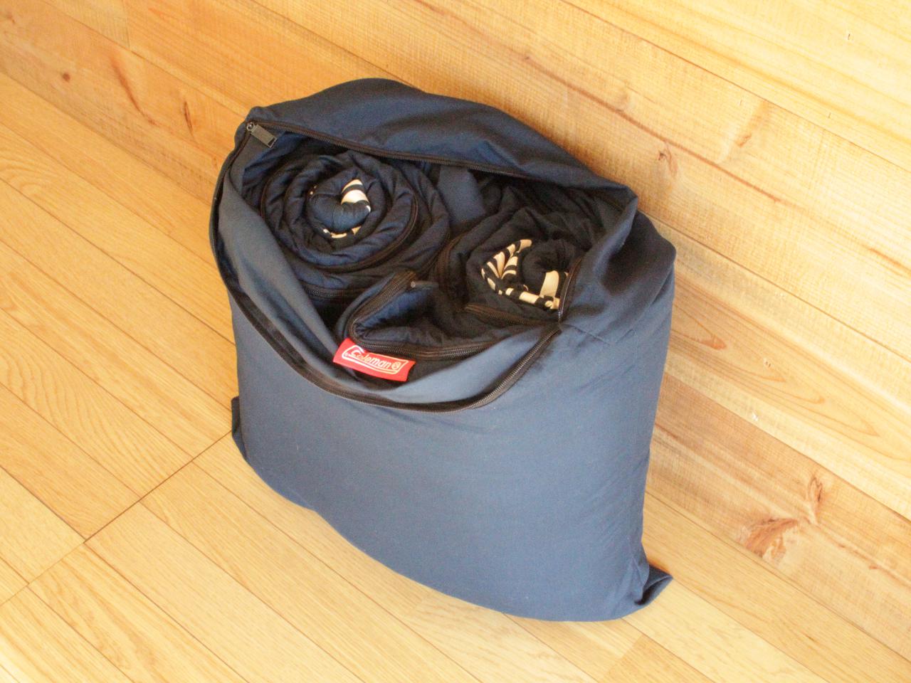 コールマン「アドベンチャークッションバッグ/C5」は寝袋とクッション