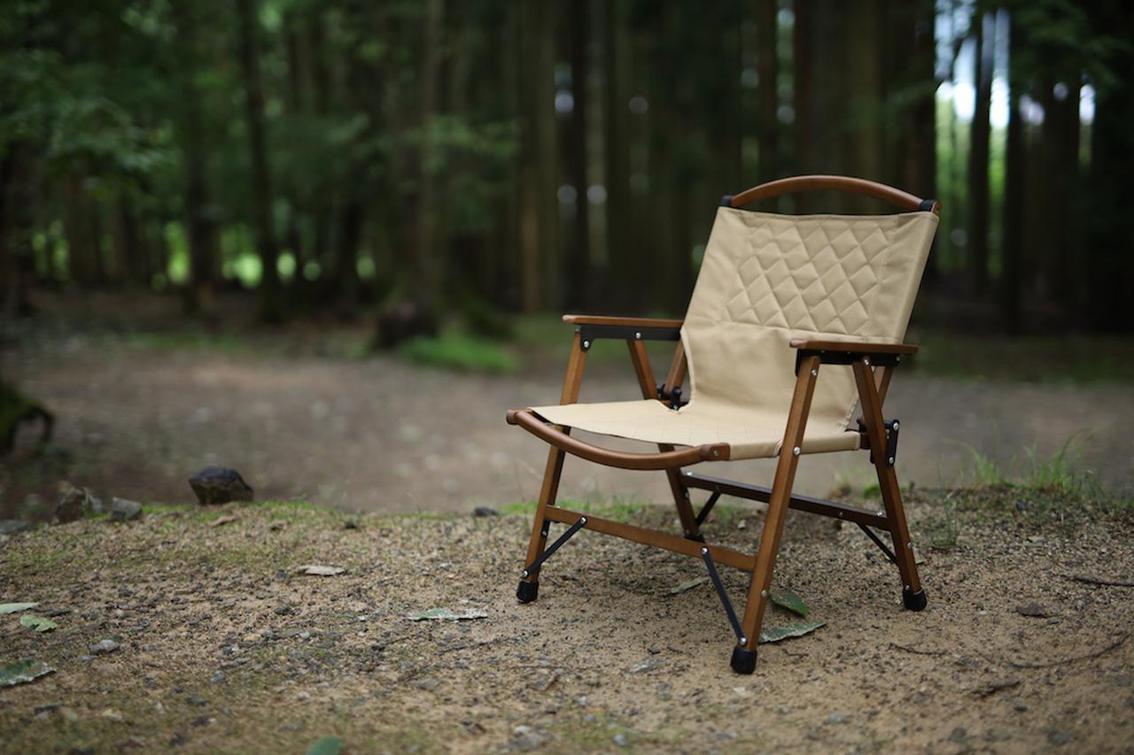クイックキャンプの「ウッドローチェア」＆「ウッドロールローテーブル