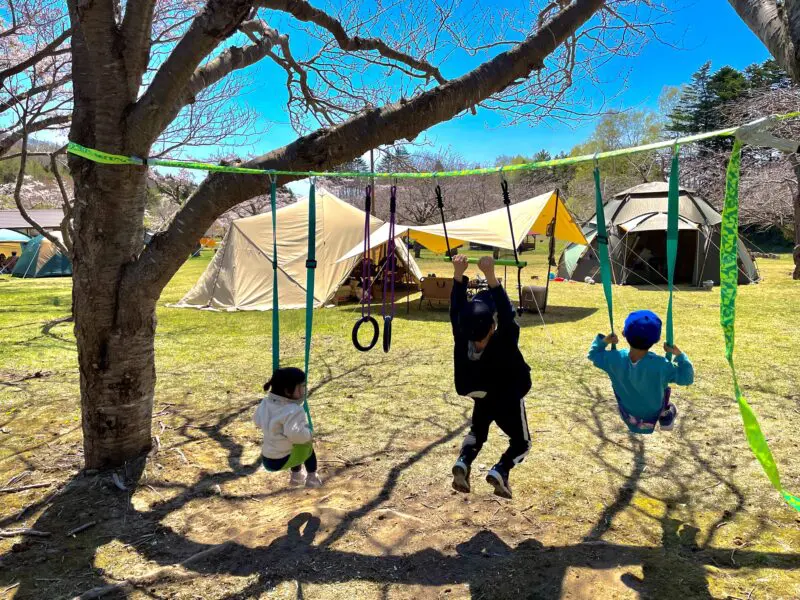 キャンプ場に自分だけのブランコをつくっちゃおう！スラッカーズ