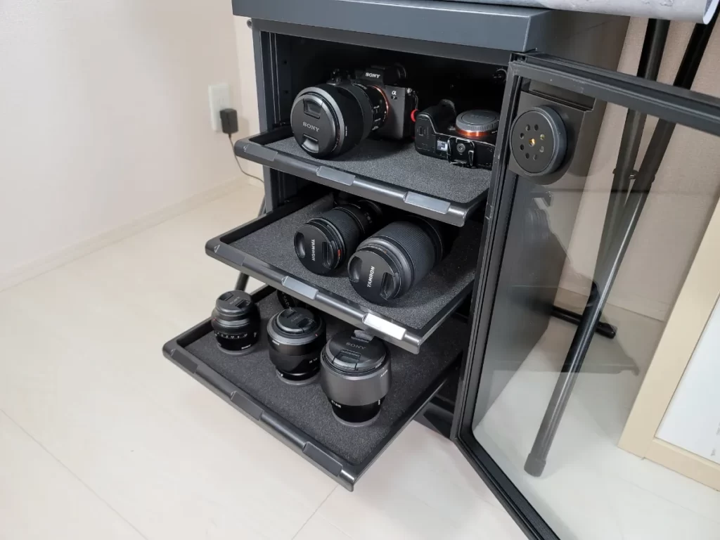 Re:CLEAN 80L｜レビュー】インテリアに溶け込む高コスパ防湿庫