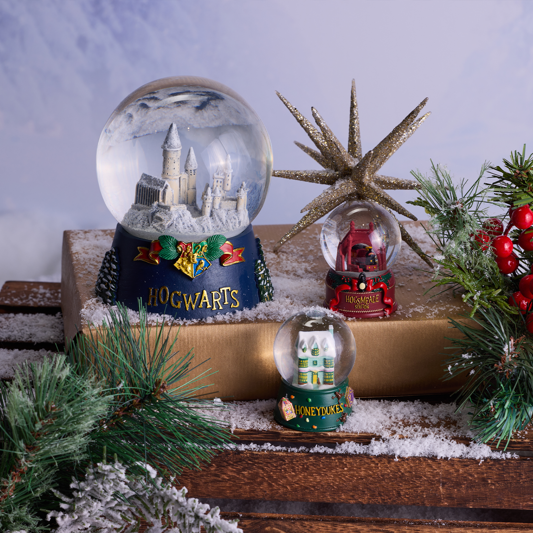 Hogsmeade Christmas Mini Snow Globe | Harry Potter Shop JP