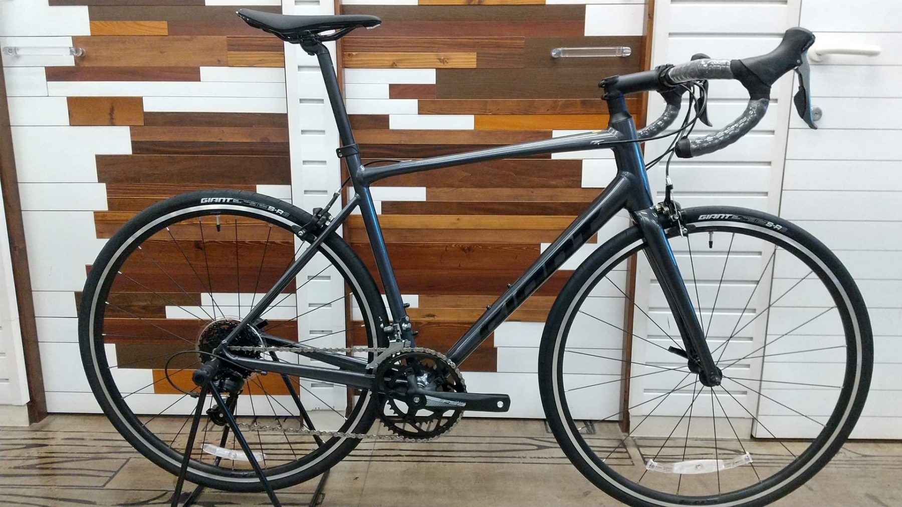 ようやく僅かに入荷致しました! GIANT CONTEND シリーズ (ジャイアント