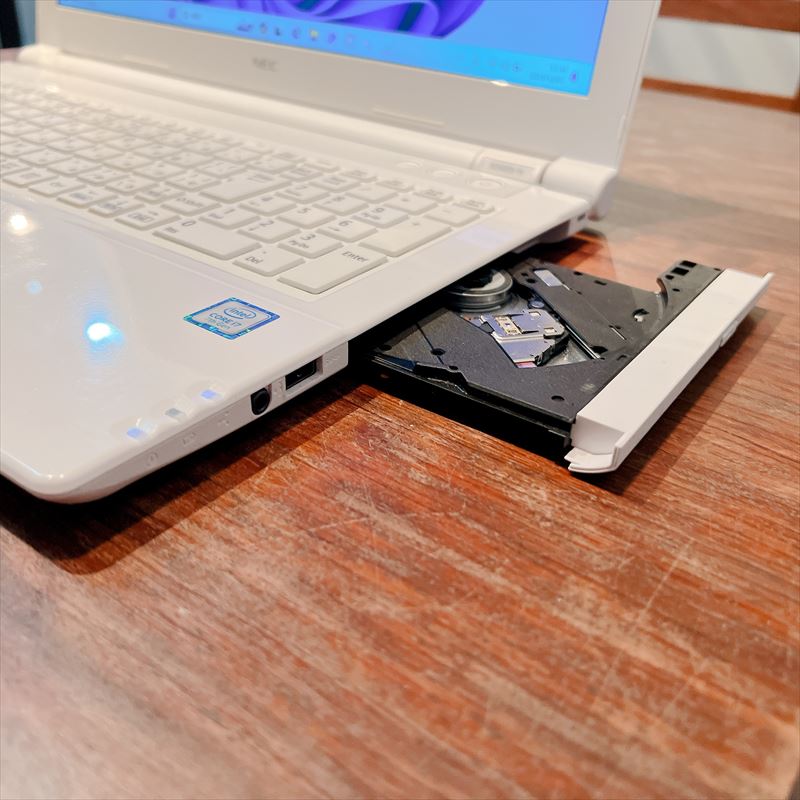 NEC Lavie NS600/H / 2017年8月製 / Core i7-7500U / メモリ16GB