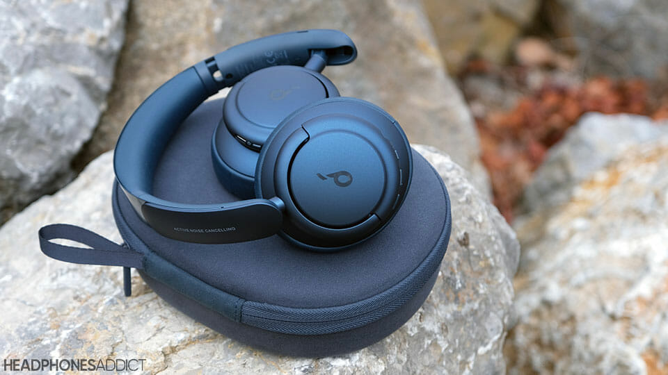 Anker-Soundcore-Life-Q35-on-