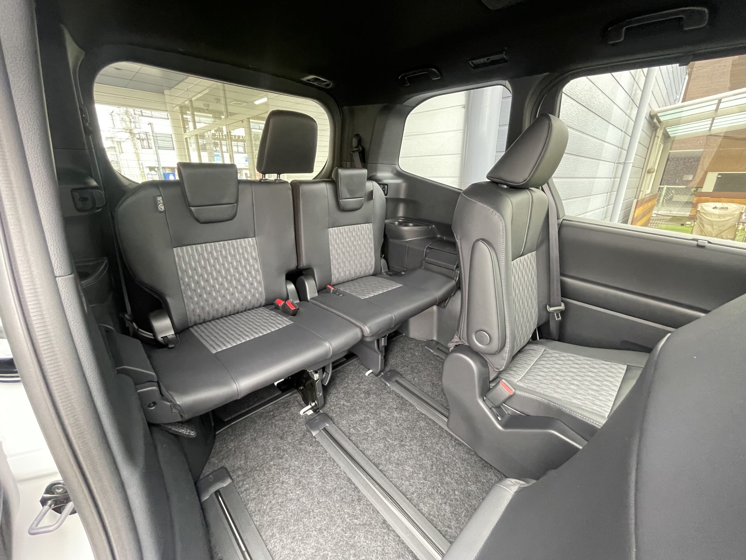 トヨタ ノア 1.8 HV S-Z 7人乗り | ujimycar