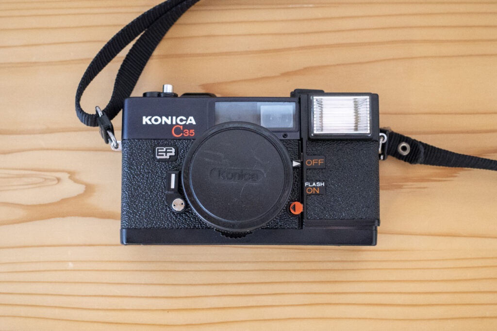 コニカ C35 EF レビュー｜初心者にもおすすめな“写ルンですの次”の