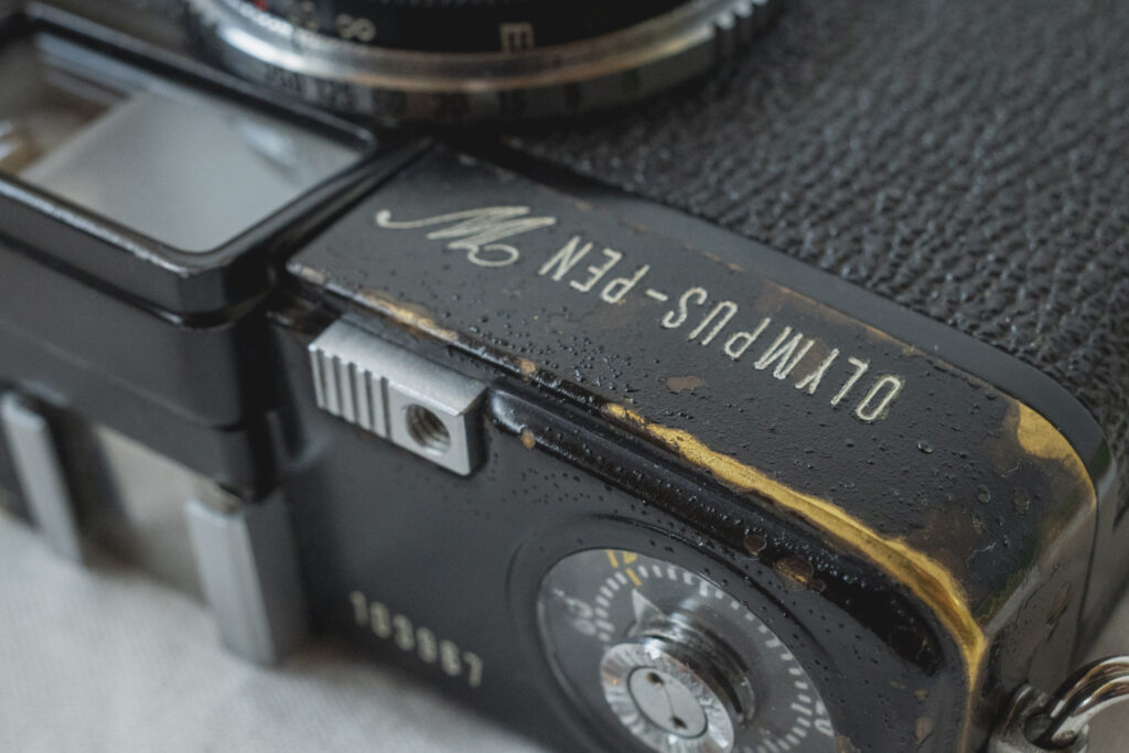 Olympus Pen W レビュー】ブラックペイントのロマン──シリーズ3台目