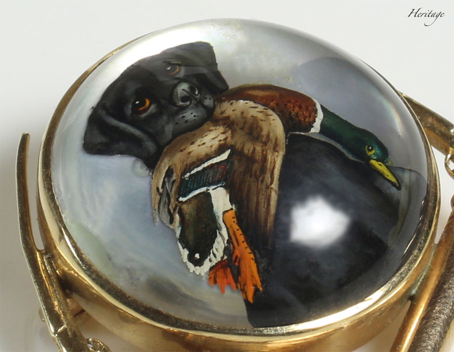 イギリス紳士の黒のラブラドール・レトリバーのエセックス・クリスタル