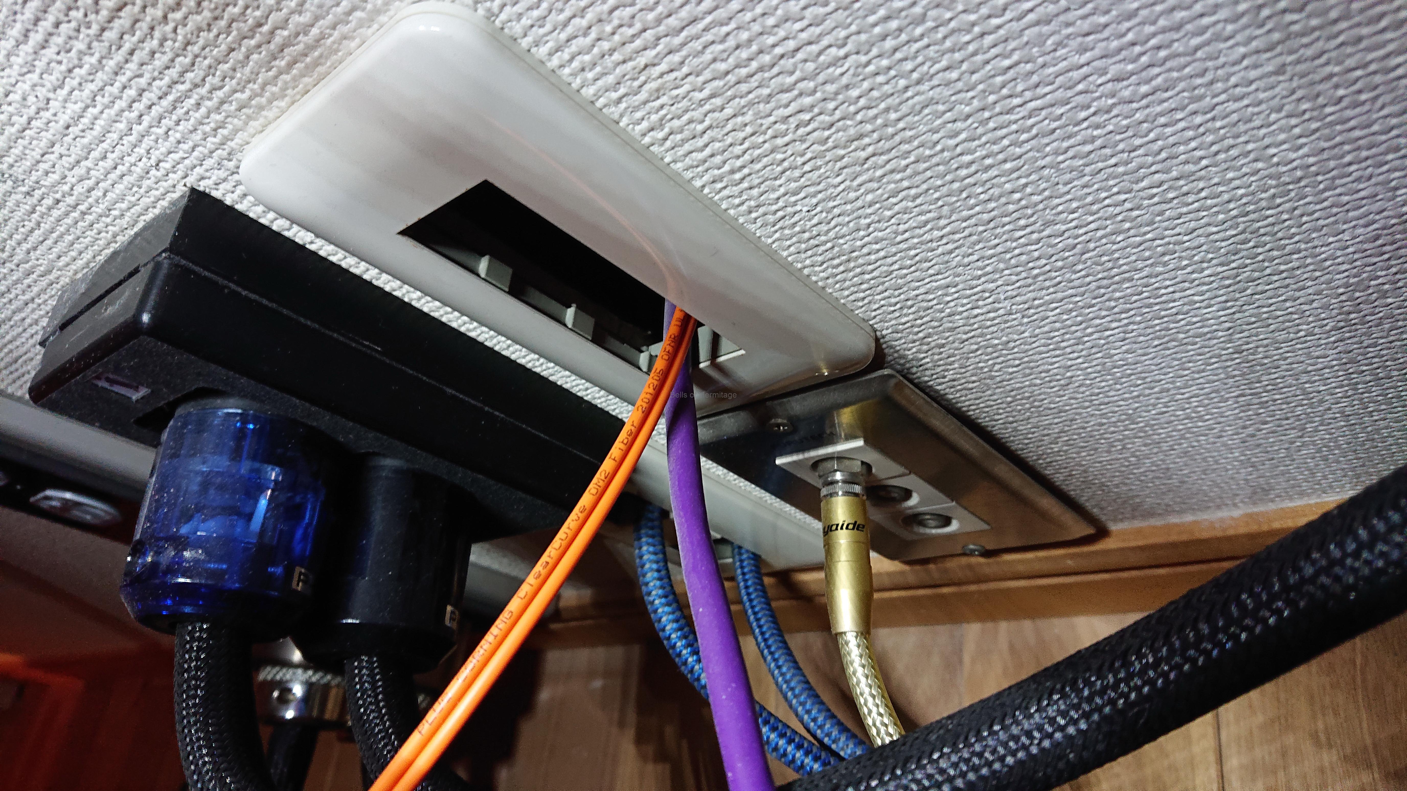 ドライカーボン製 ハイエンドコンセントプレート G0100の購入 | Bells