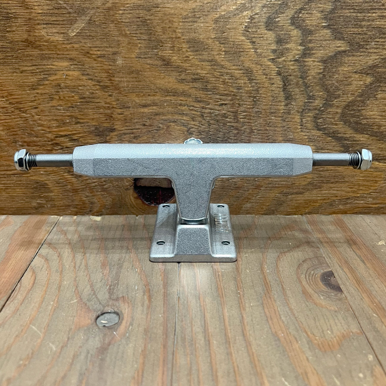 LURPIV SOLID POLISHED 140/145/150/160mm TRUCKS | 東京のスケート