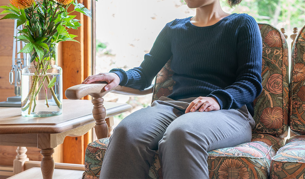 穂高 リビングチェア（ハイバック 両肘付き） | 飛騨産業株式会社