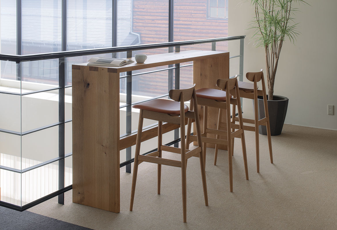 Contract Collection カウンターチェア（板座） | 飛騨産業株式会社