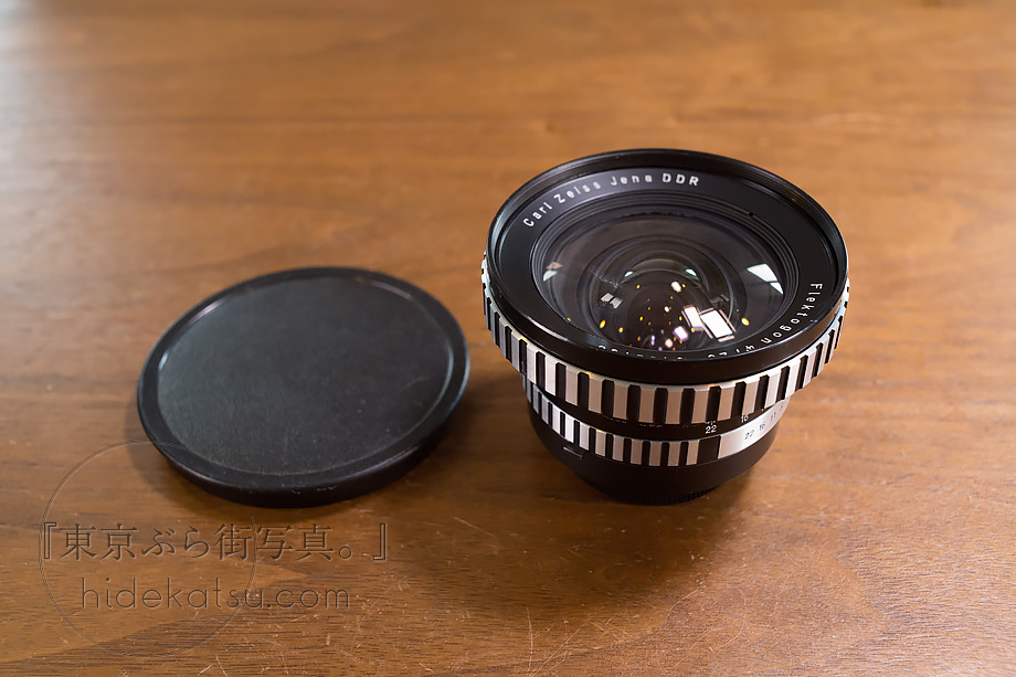 ひときわ目を惹く大きなレンズのFlektogonの20mm 超広角レンズは