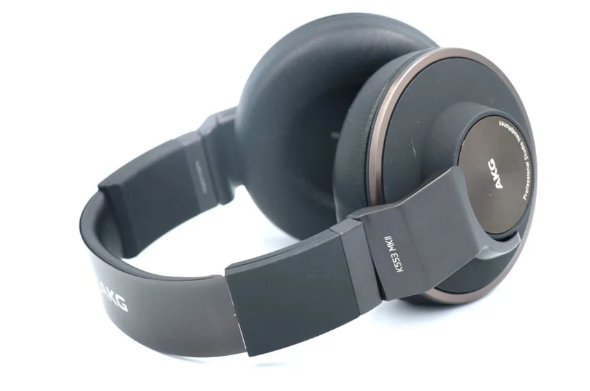 AKG K553 MKII-Y3をレビュー。音場が広く、各楽器の音を確認しやすい