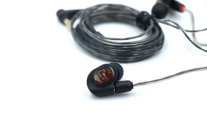 audio technica ATH-E70をレビュー。3基のドライバーを搭載した