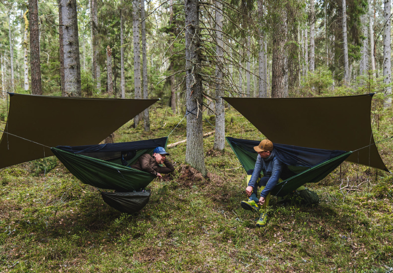 自然に包まれて眠ろう。ハンモックキャンプなら、LESOVIKに決まり