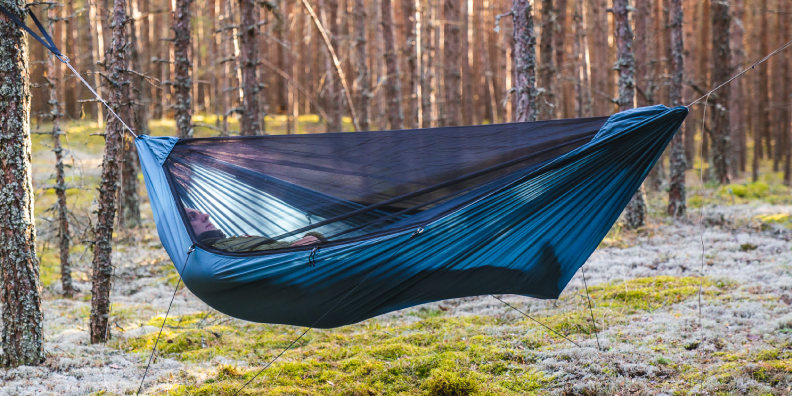 自然に包まれて眠ろう。ハンモックキャンプなら、LESOVIKに決まり