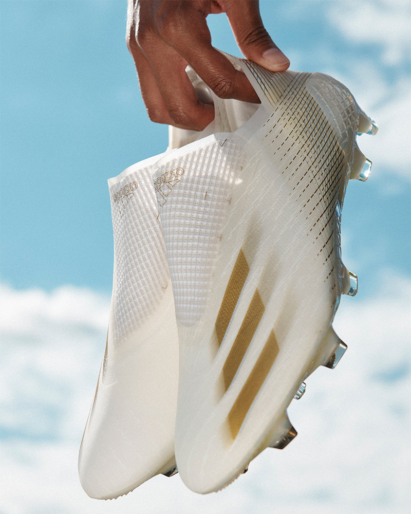 光を通すアッパーの軽量モデル「X GHOSTED」登場 久保建英選手着用