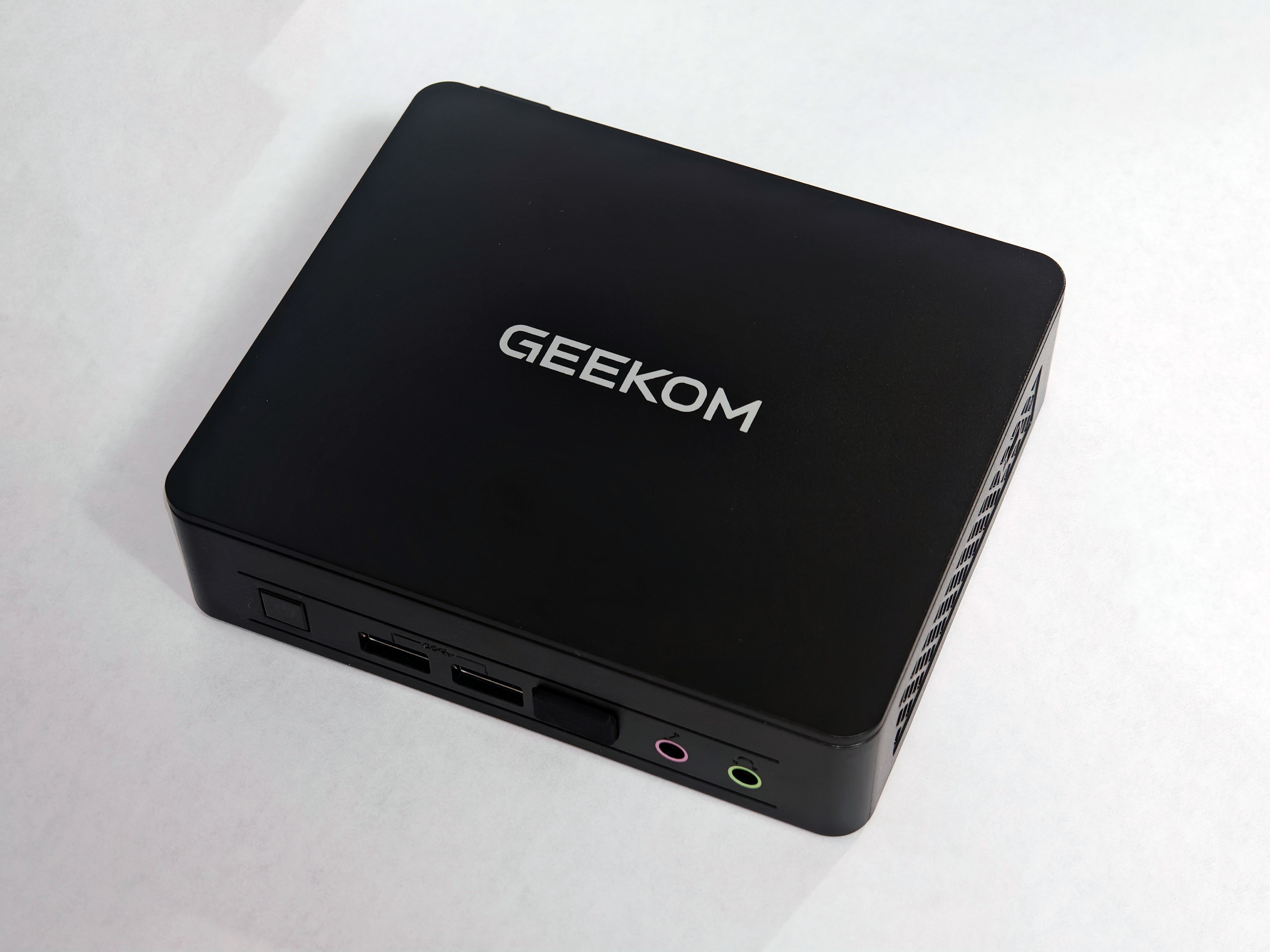 GEEKOM Air12 Liteをレビュー。オフィス用ミニPCの完成形