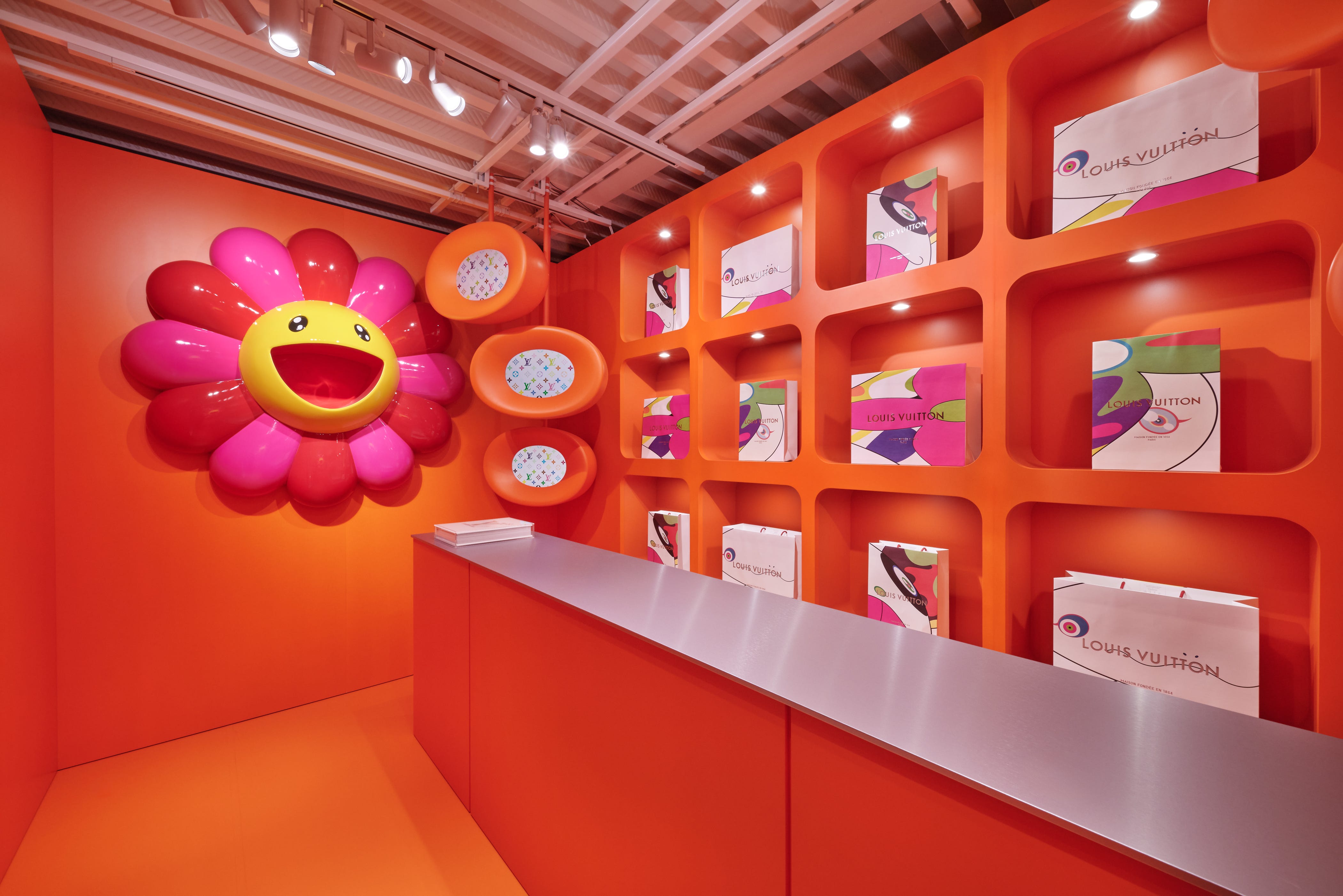 人気セレブが来場！ 「ルイ・ヴィトン」× 村上隆のポップアップに潜入