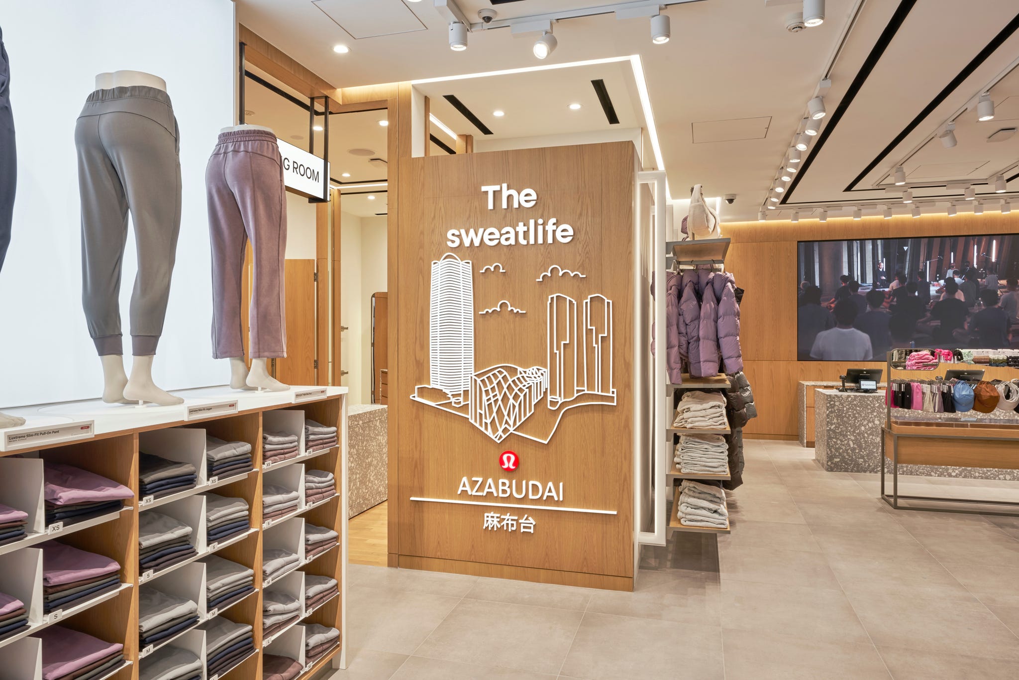 数量限定のノベルティも。「ルルレモン」が麻布台ヒルズにオープン！