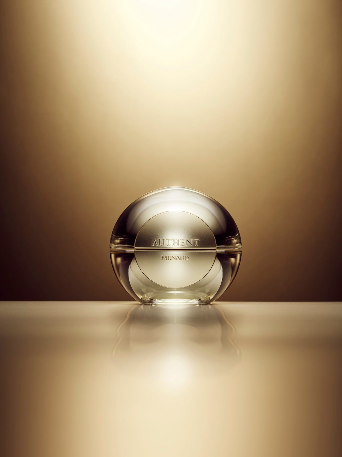 究極のもっちりハリ肌へ。「メナード」最高峰「オーセント クリーム