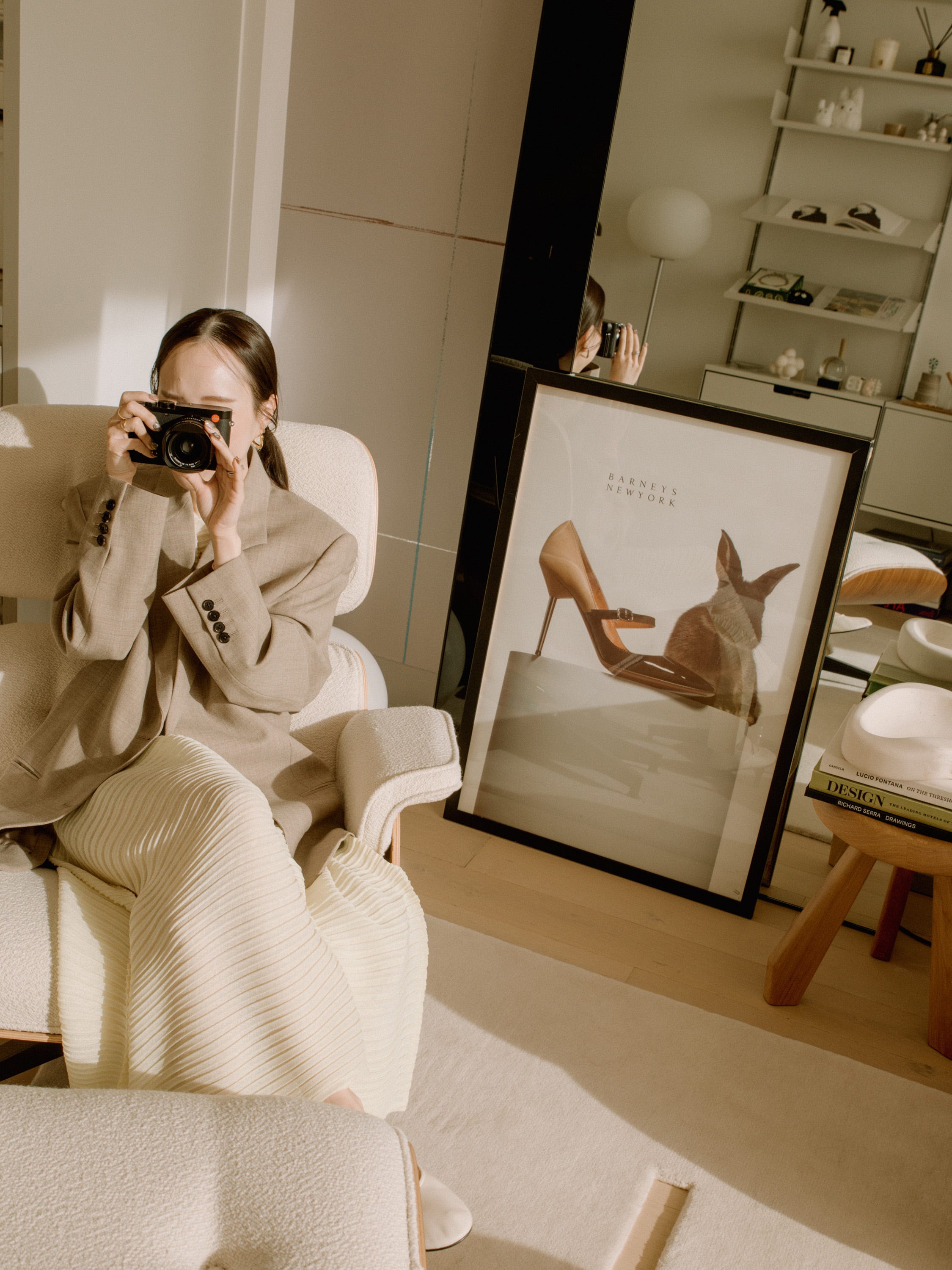 マリオ・ベリーニのソファが主役。美容起業家エリカ・チョイの美意識が